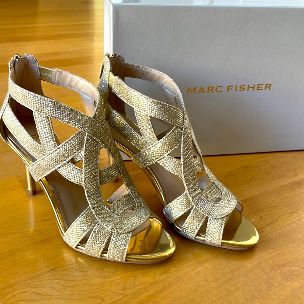 Beautiful gold evening shoes.  In excellent condition.  Only worn twice.